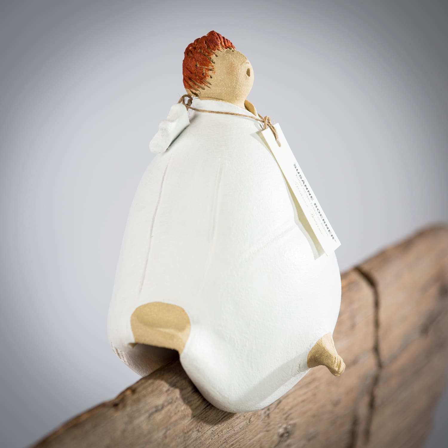 Design Engelfigur mit origineller Formgebung Kantenhocker Engelfigur aus frostfester Keramik